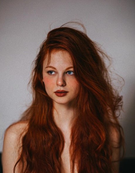 Sonia Red Fox_ onlyfans creator