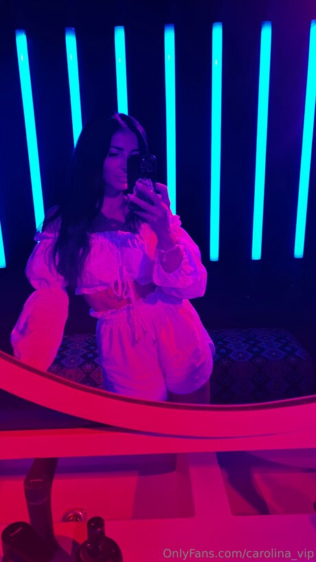 Carolinedeam onlyfans topless