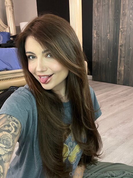 Adriaraexxx onlyfans photos