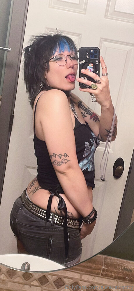 Alicexatrocity porn onlyfans