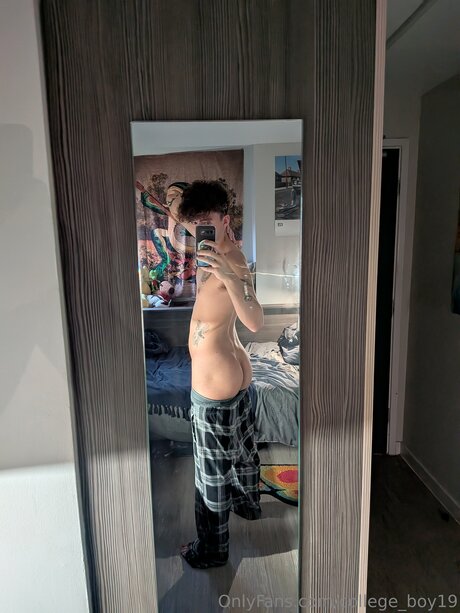 College Boy19 onlyfans creator