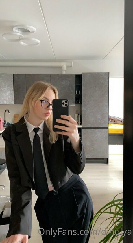 Dinulya topless onlyfans