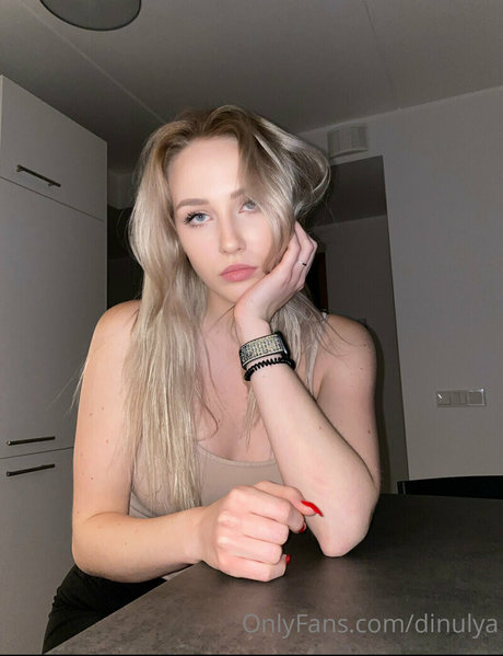 Dinulya onlyfans model images