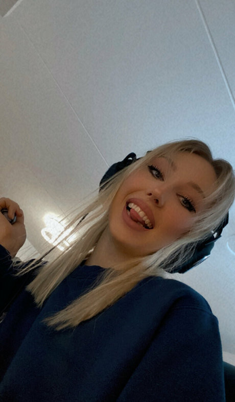 Dinulya strip onlyfans