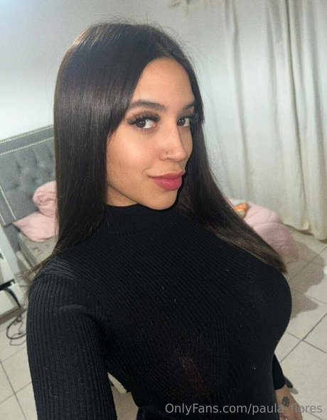 Paula Flores onlyfans model photo