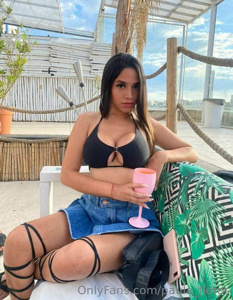 Paula Flores only fans