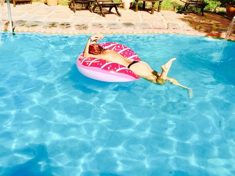 Valensoloella only fans pictures