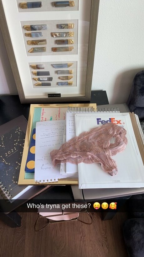 zoieburgher onlyfans nudes