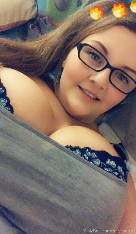 zoeykatexo2 onlyfans nude content