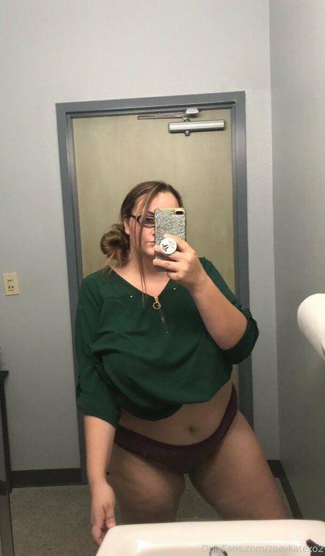 zoeykatexo2 leaked naked onlyfans