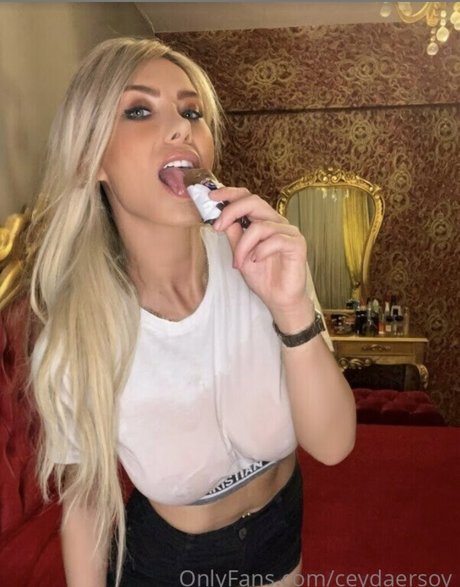 Esra Ersoy onlyfans nude pictures