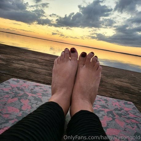 Hally Alyson onlyfans leaks.
