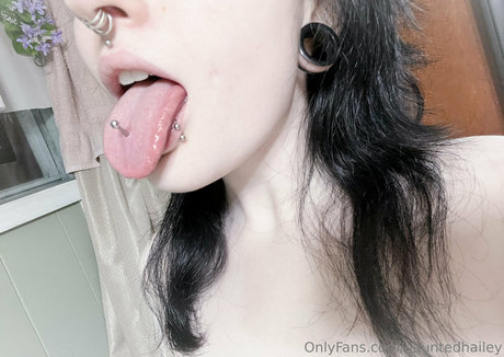 Hauntedhailey leak onlyfans