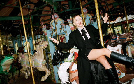 Zoey Deutch onlyfans model