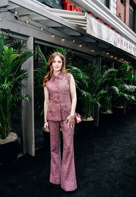 Zoey Deutch onlyfans page