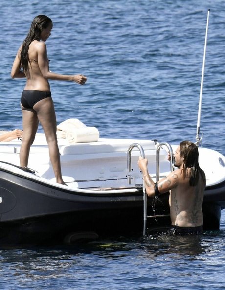 Zoe Saldana onlyfans desnuda