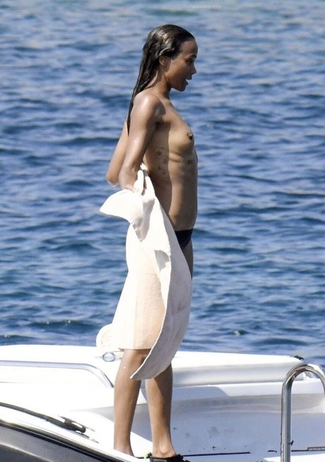 Zoe Saldana onlyfans leaks nude