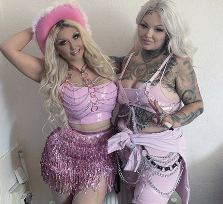 zoemelissamae onlyfans boobs