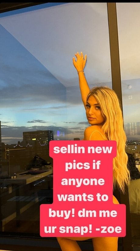 Zoe Lyons naked onlyfans leak