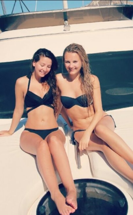 Zoe Sugg onlyfans leak