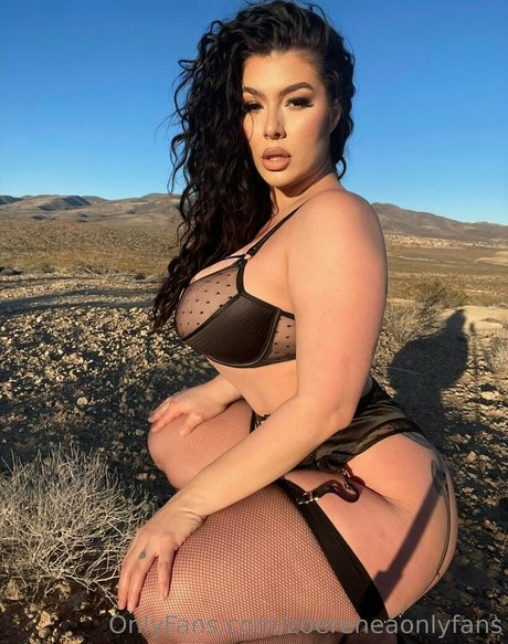 zoereneaonlyfans onlyfans strip