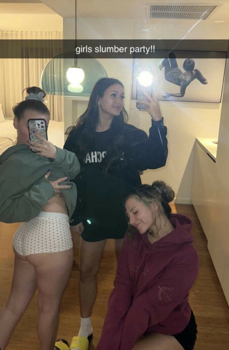 Zoe Ferguson onlyfans tits