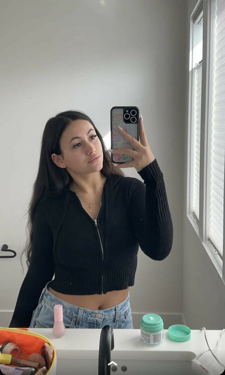 Zoe Ferguson naked only fans