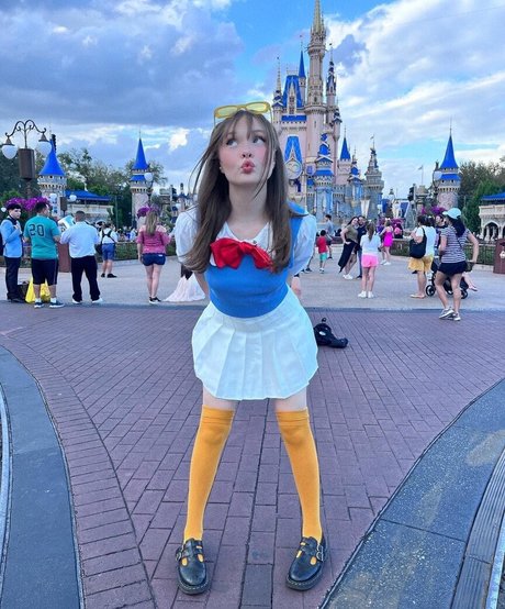 Zoe Colletti naked onlyfans pics