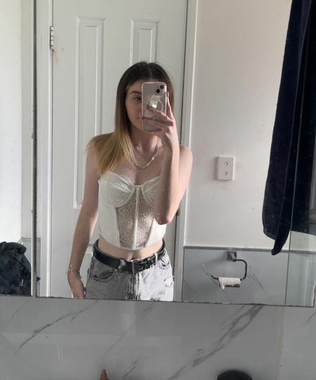 Zoecahill2003 onlyfans leaked photos
