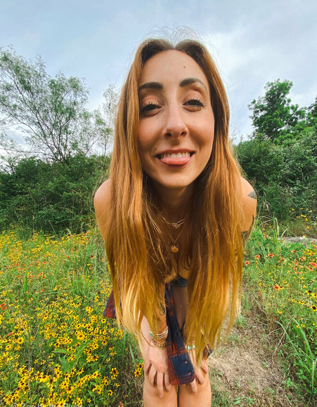 zoebytheriverfree porn onlyfans