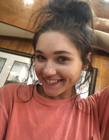 Zoe Bloom ass onlyfans