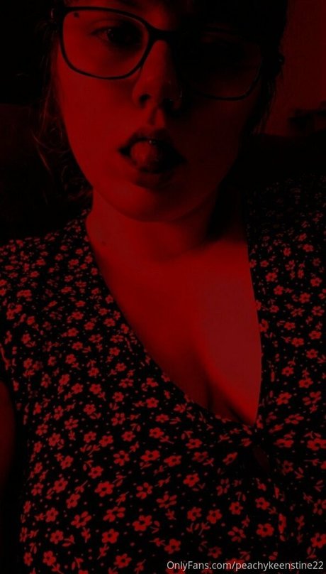 peachykeenstine22 onlyfans fotos