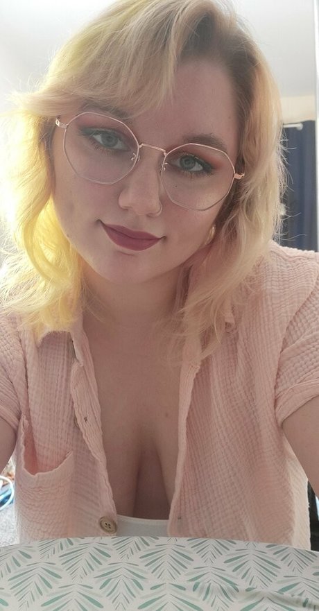 peachykeenstine22 nude onlyfans leaked