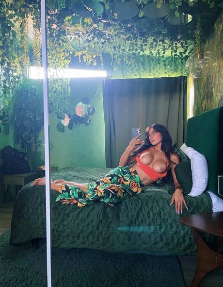 Mollydixx onlyfans model