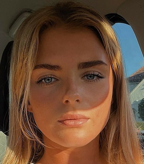 Emily Pool leaked onlyfans