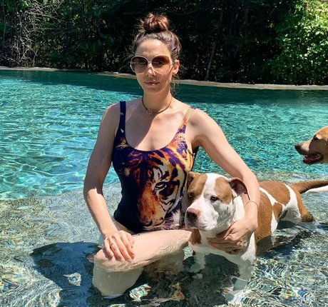 Whitney Cummings onlyfans naked leaked