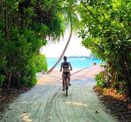 Whitney Cummings onlyfans pic