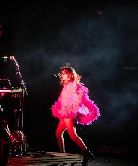 Lauren Mayberry onlyfans boobs