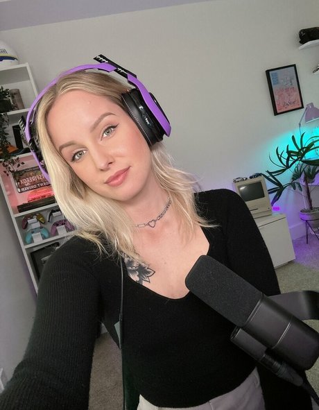 Sonja Reid nude onlyfans pics