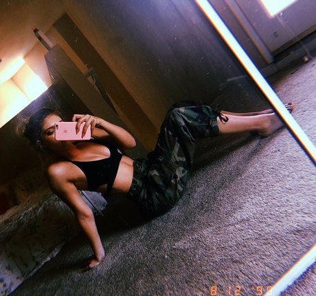 Willow Shields xxx onlyfans