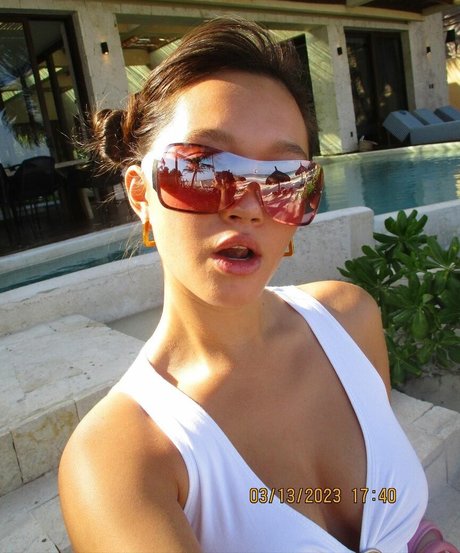 spreading onlyfans nudes image