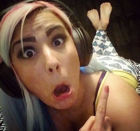 TheZombiUnicorn naked only fans