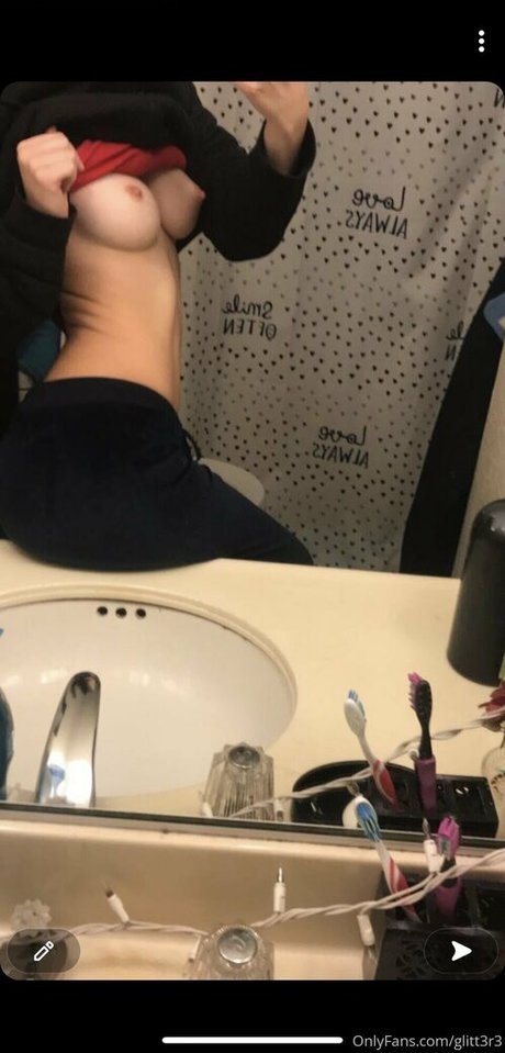 Glitt3r3 onlyfans naked
