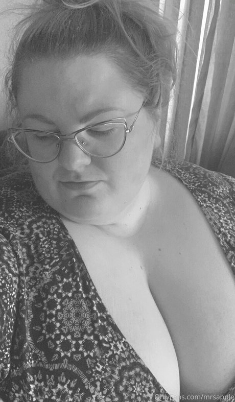 mrsapple onlyfans leaked pics