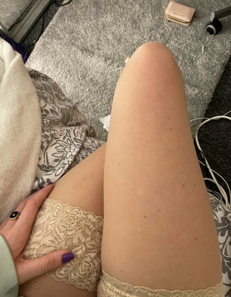 annieecharlottefree onlyfans nude pictures