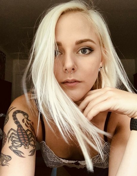 Alliekazam onlyfans model