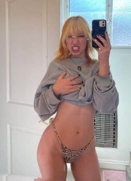 Cami Petyn only fans pictures