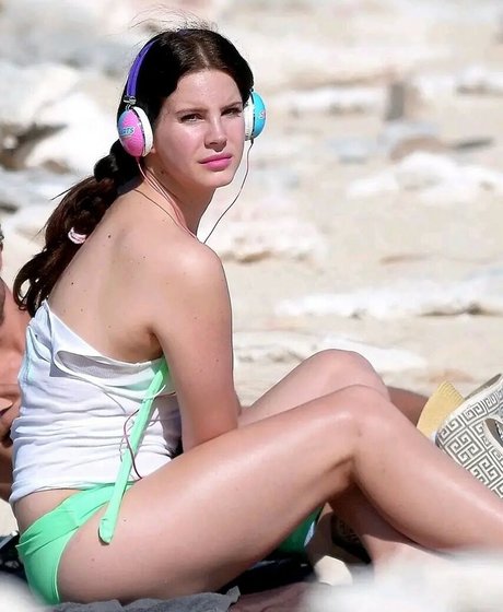 Lana Del Rey onlyfans leaks.