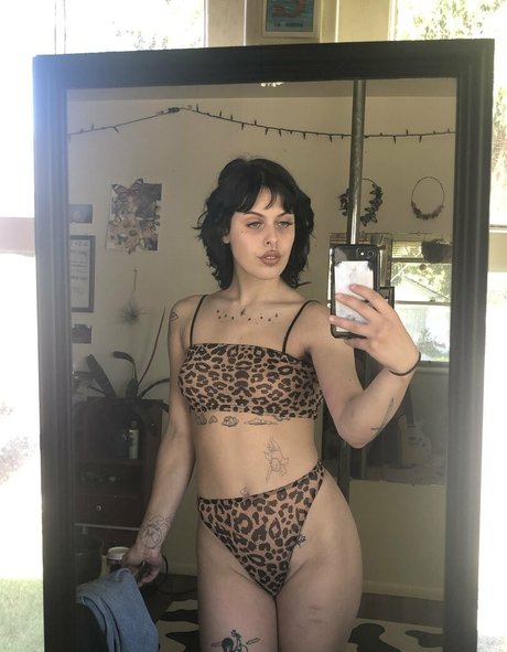 wormsinmyclownsuit nude onlyfans porn