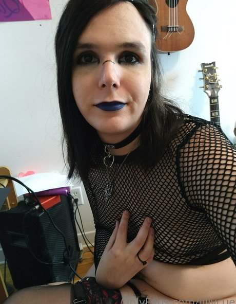 lillycue onlyfans naked